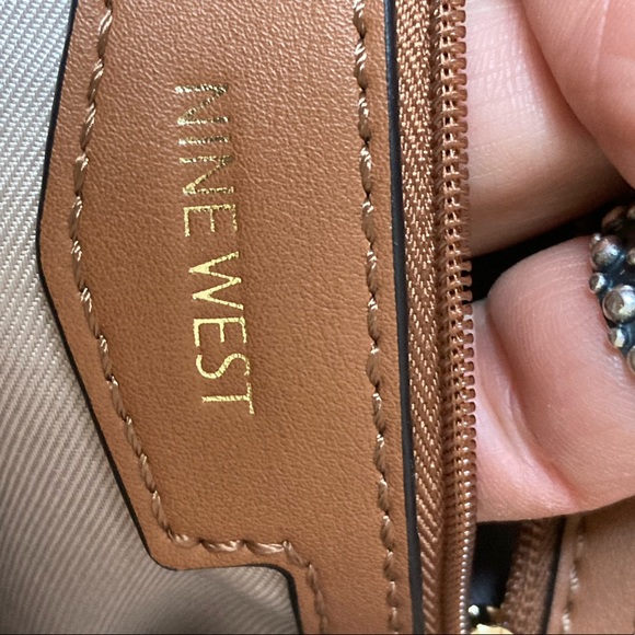 NWOT Nine Wear Hardshell Structured Bucket Signature “9” Bag w Gold Chain Strap - Picture 15 of 16